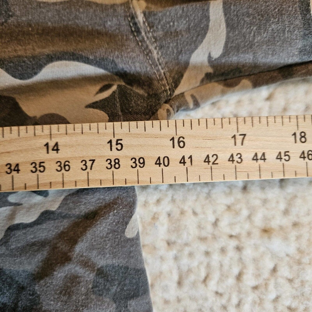 Levi's Boys Long Sleeve T-Shirt Brown Gray Camouflage Crew Cotton Size S 8 - 10 - Picture 6 of 7